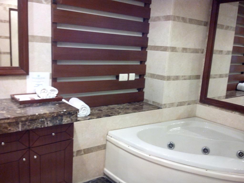 The Ocean Pearl Retreat Hotel นิวเดลี ภายนอก รูปภาพ